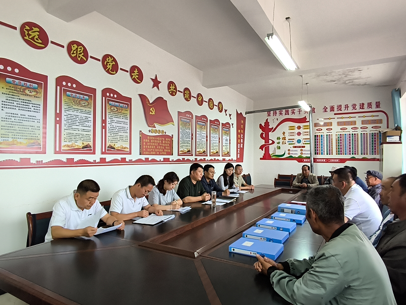 “党建引领聚合力 真心关爱暖人心”
——平凉市审计局赴帮扶村
开展支部联建主题党日活动暨结对关爱活动